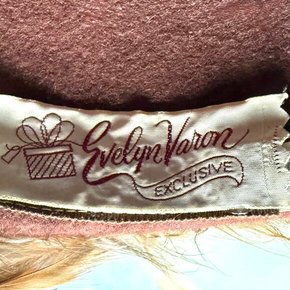 Vintage Evelyn Varon Exclusive Avant Garde Pheasant Feather Domed Hat - Picture 5 of 5
